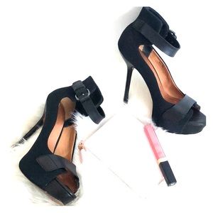 L.A.M.B. black leather platform sandals size 6.5